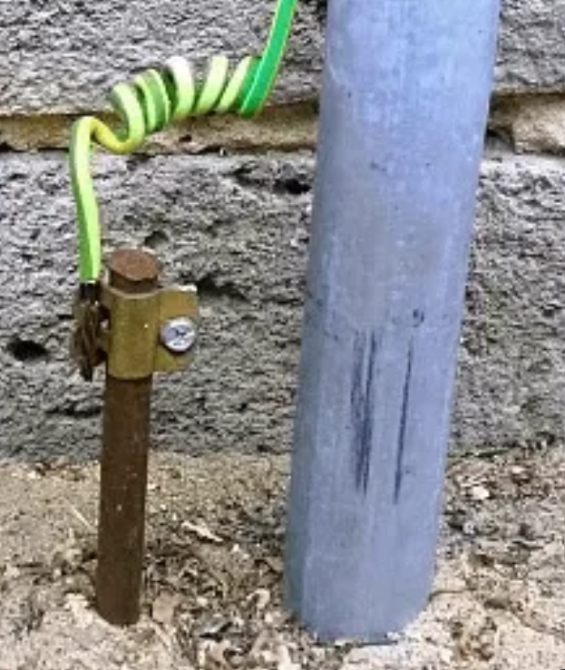 Piquet de mise à la terre lors d'une mise en conformité électrique